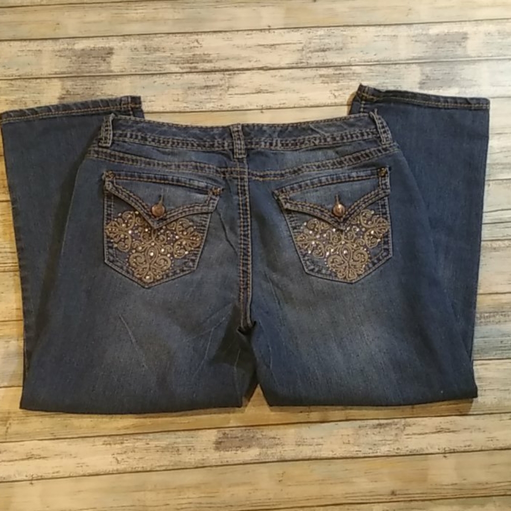 NINE WEST Cropped